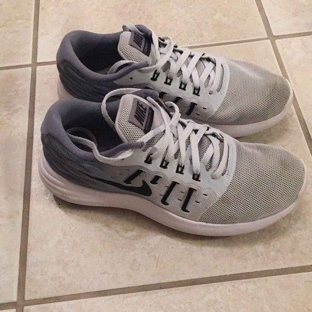 Nike Air Shoes Sneakers Grey Sz‎ 6.5